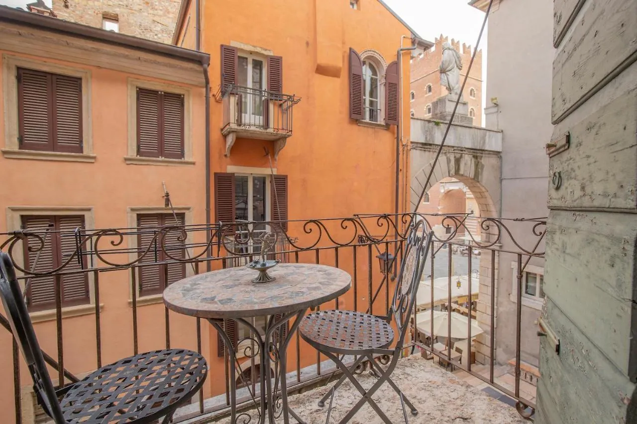 Corte Realdi Suites Piazza Erbe Verona 3*,