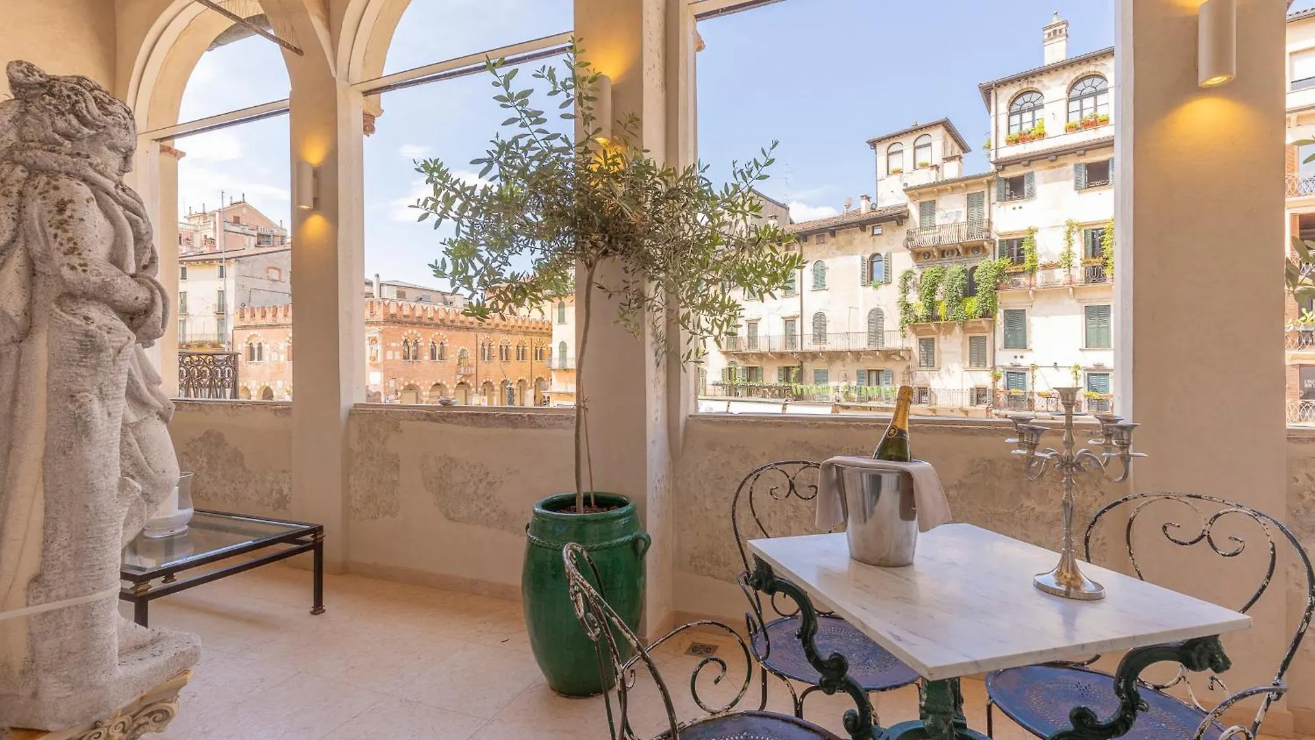 Corte Realdi Suites Piazza Erbe Verona Italien